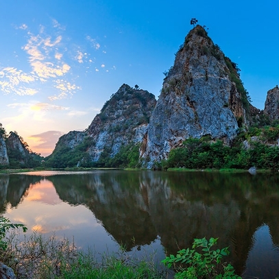 Выбрать фотообои на стену Пейзаж с горами и озеро большой выбор лучших фото обоев отличного качества в магазине Эко Обои