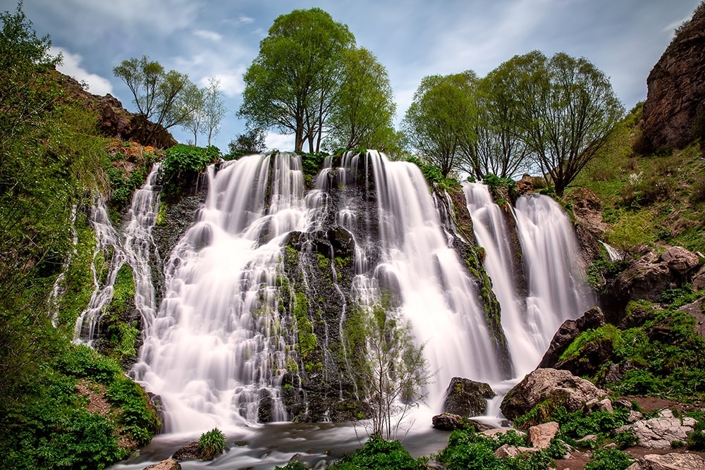 фотошпалери на стіну Весняний водоспад